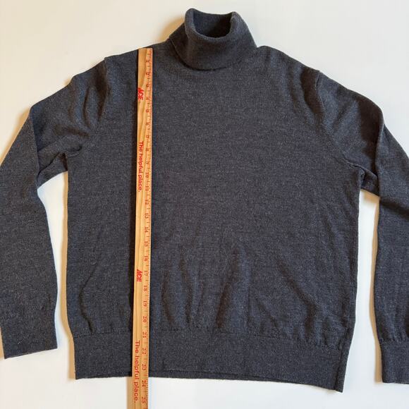 Banana Republic 100% Merino Wool Men's Charcoal Gray Turtleneck Sweater Large - Picture 8 of 9